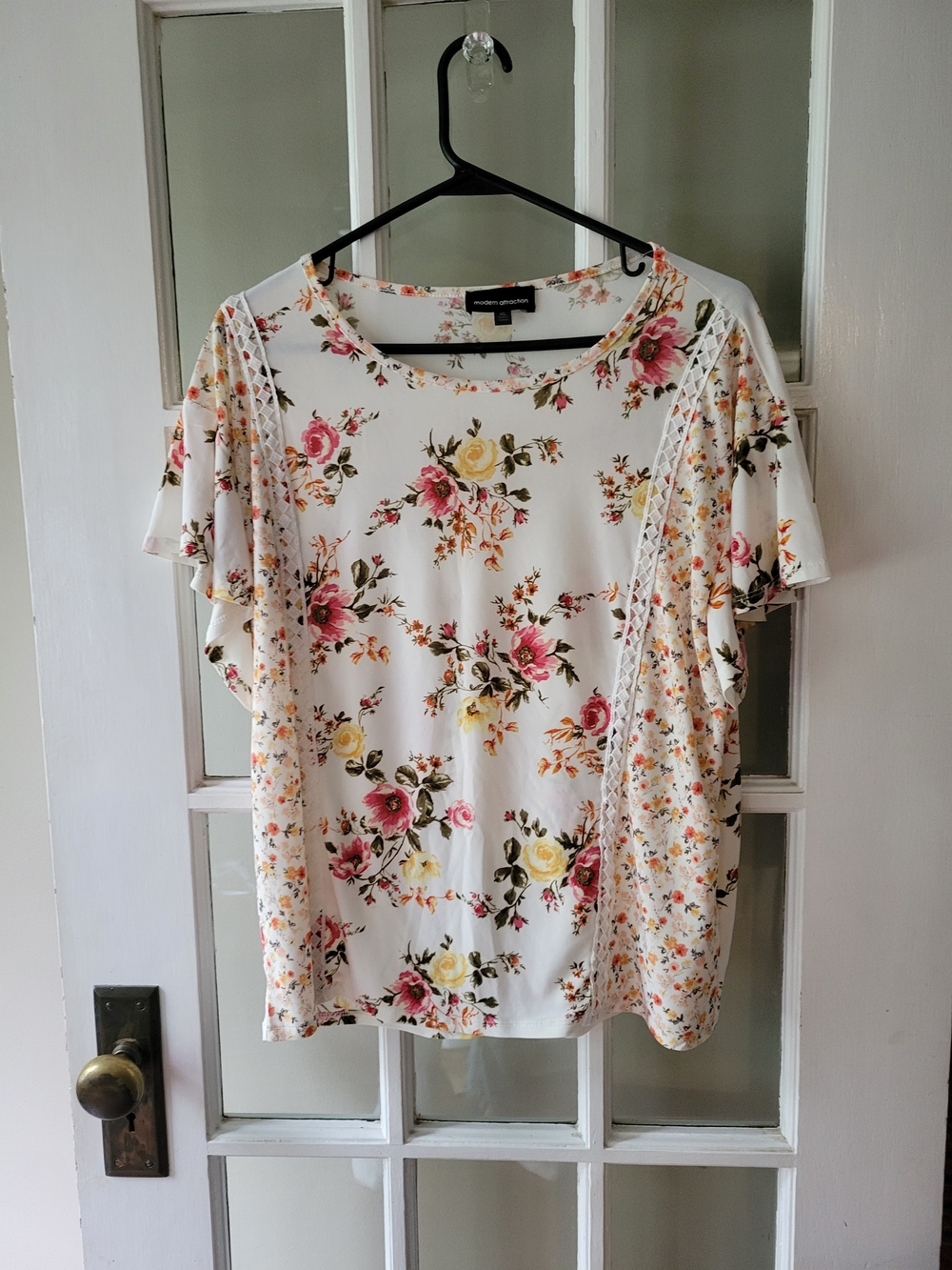 Modern Attraction White Floral Blouse Size XL Stretch Comfort Casual Bussiness
